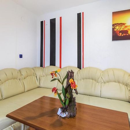 Nice Apartment In Pula With Kitchen Luaran gambar