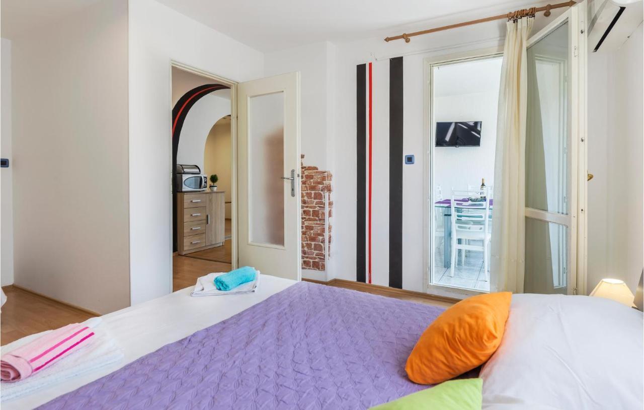 Nice Apartment In Pula With Kitchen Luaran gambar